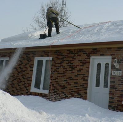 Déneigement de toitures par Brille-O-Max inc